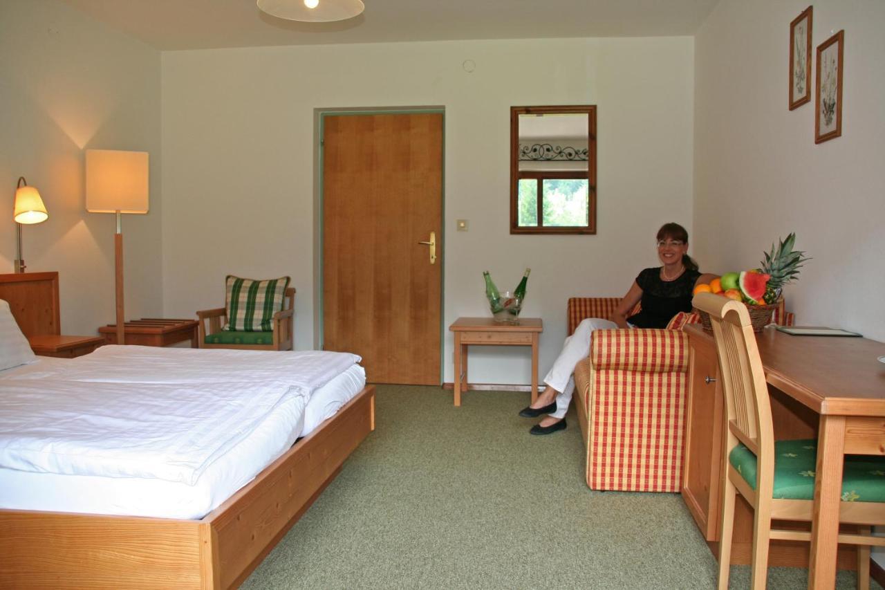 Hotel Garni Pension Zur Wacht شتروبل المظهر الخارجي الصورة